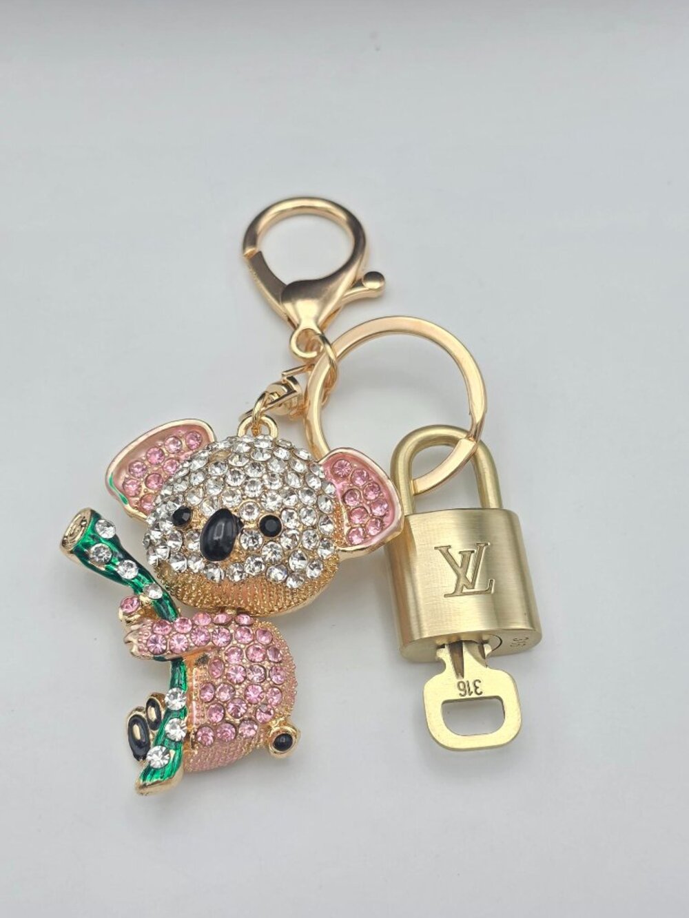 Authentic Louis Vuitton Gold Lock 🔒 Unbranded Elephant Keychain Bag Charm LV - Picture 6 of 9